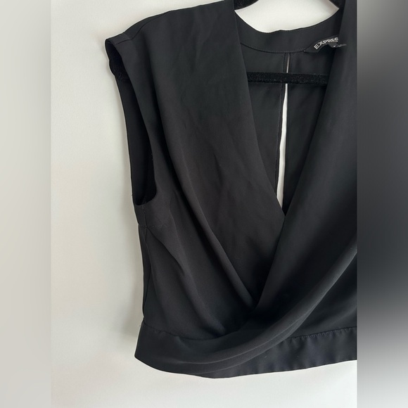Express low cut blouse - Picture 2 of 6